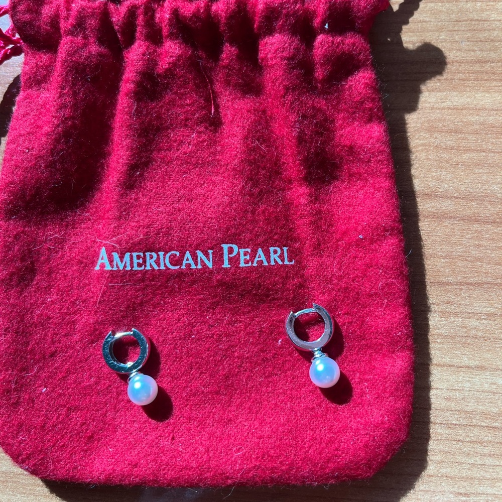 18k Pearl hoop earrings